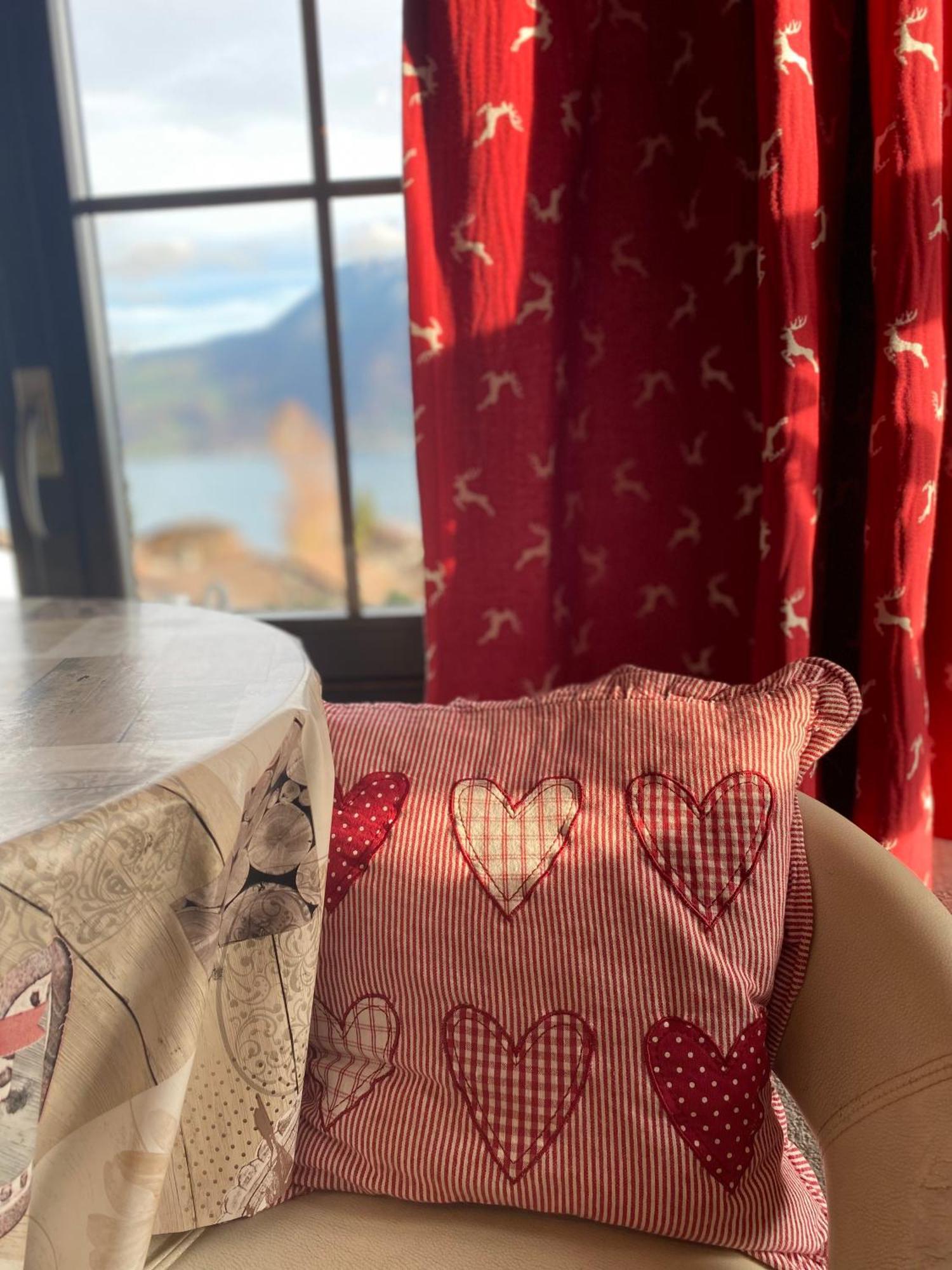 Herrlicher Blick Auf Berge Und See Faulensee Eksteriør billede